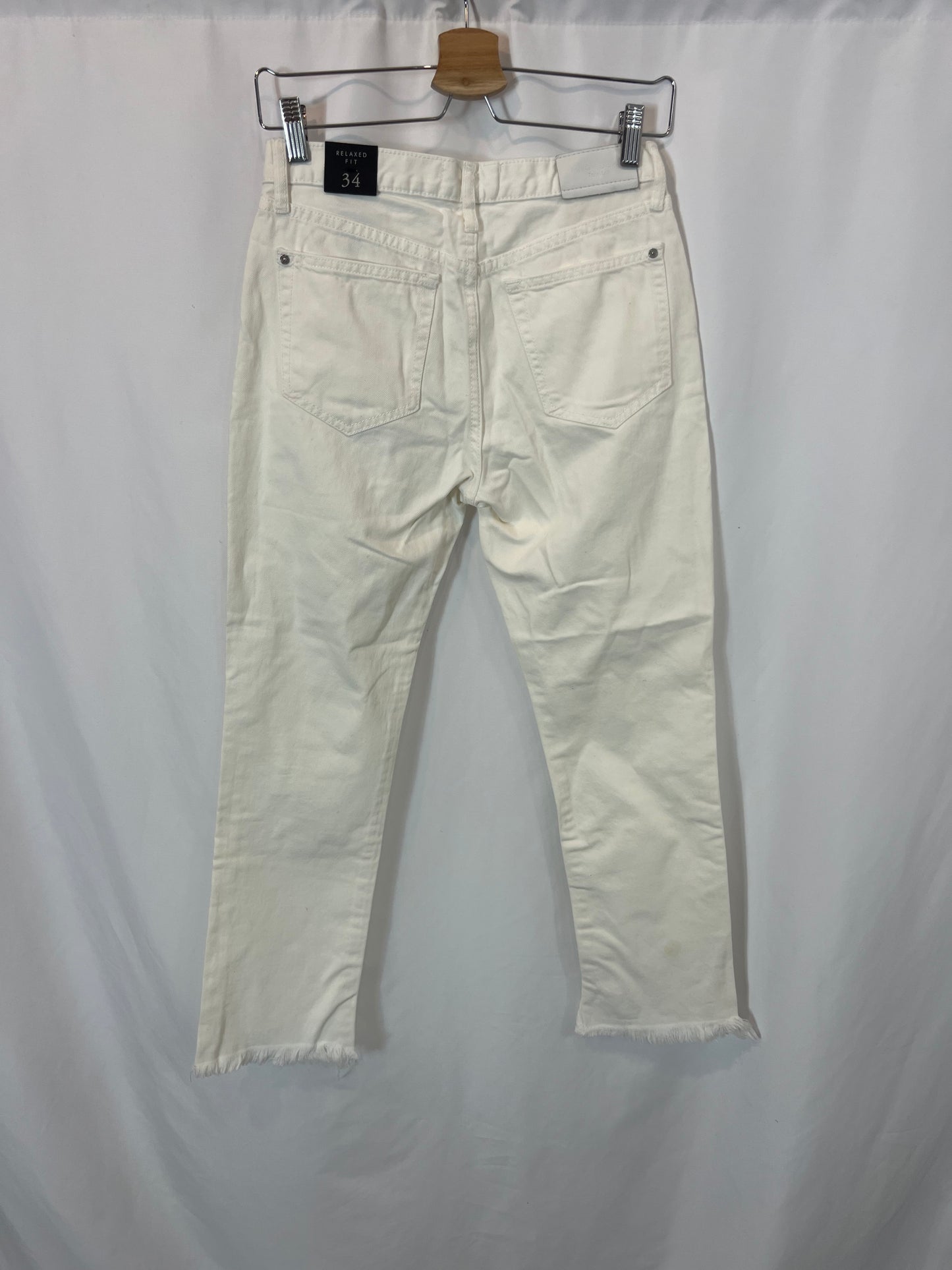 MANGO. Denim blanco abotonado flecos. T 34