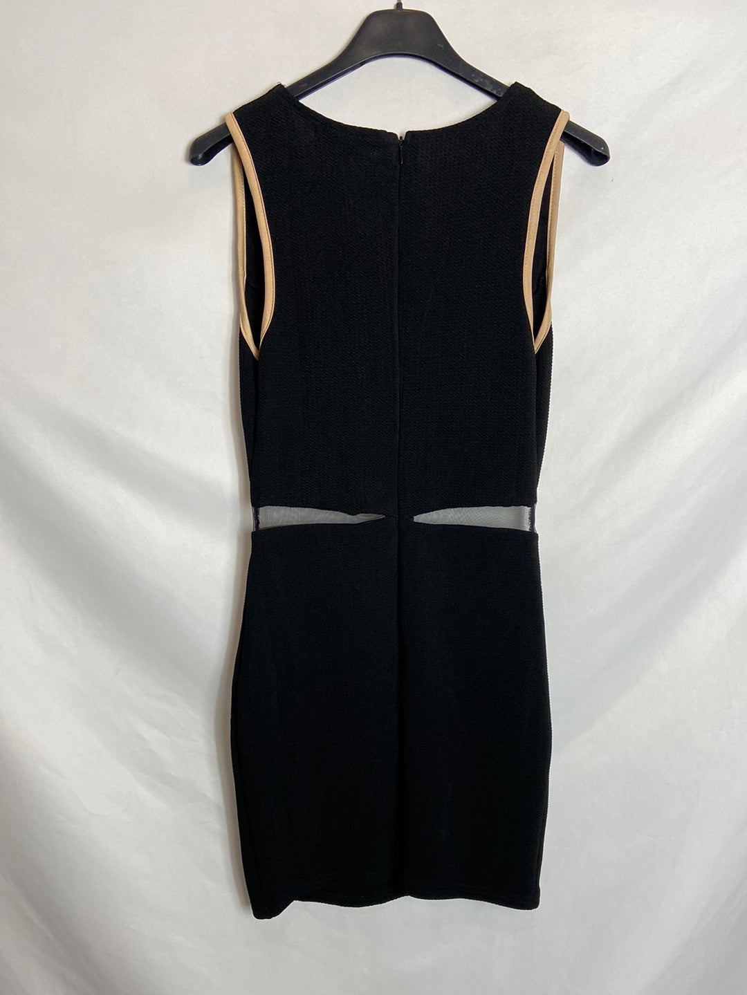 VESTIMENTA. Vestido negro textura T.S