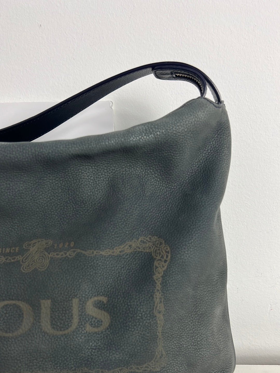 TOUS. Bolso mediano piel textura