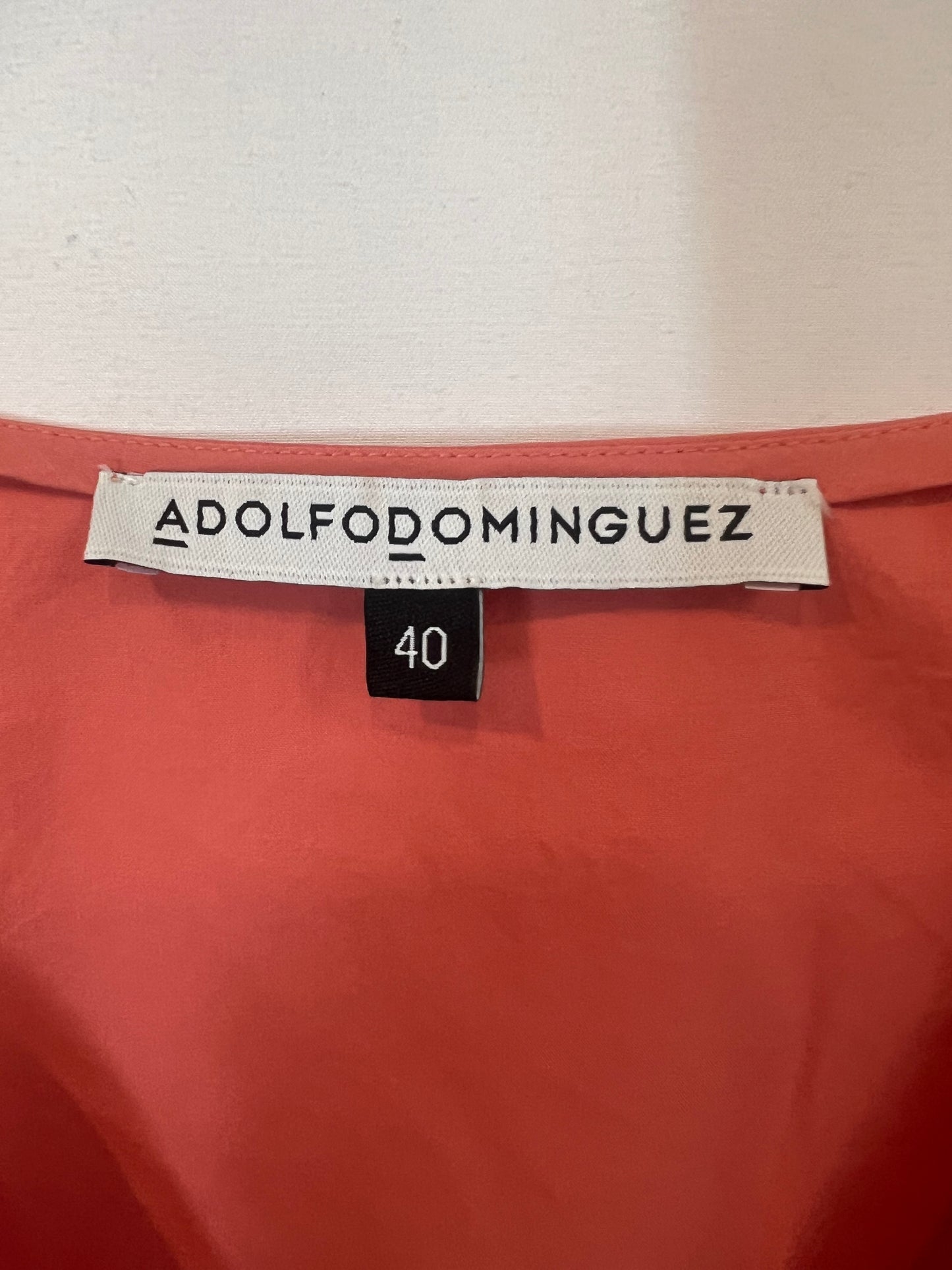 ADOLFO DOMINGUEZ. Blusa mangas abullonadas coral. T 40