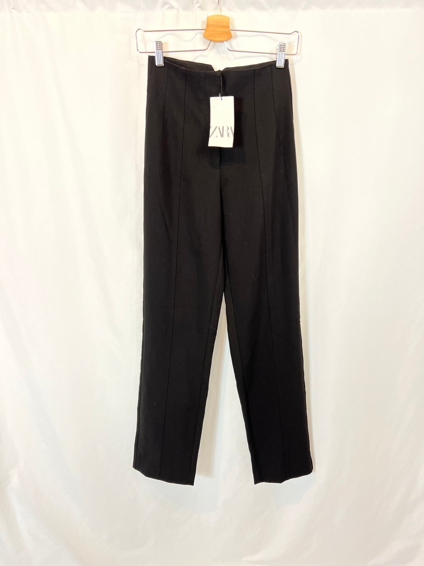 ZARA. Pantalón negro costura T.xs