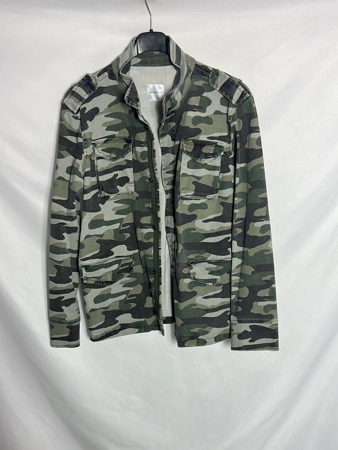 ANINE BING. Chaqueta camuflaje bolsillos. T M