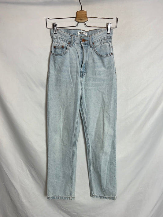 PULL&BEAR. Pantalón vaquero cintura elástica. T 32