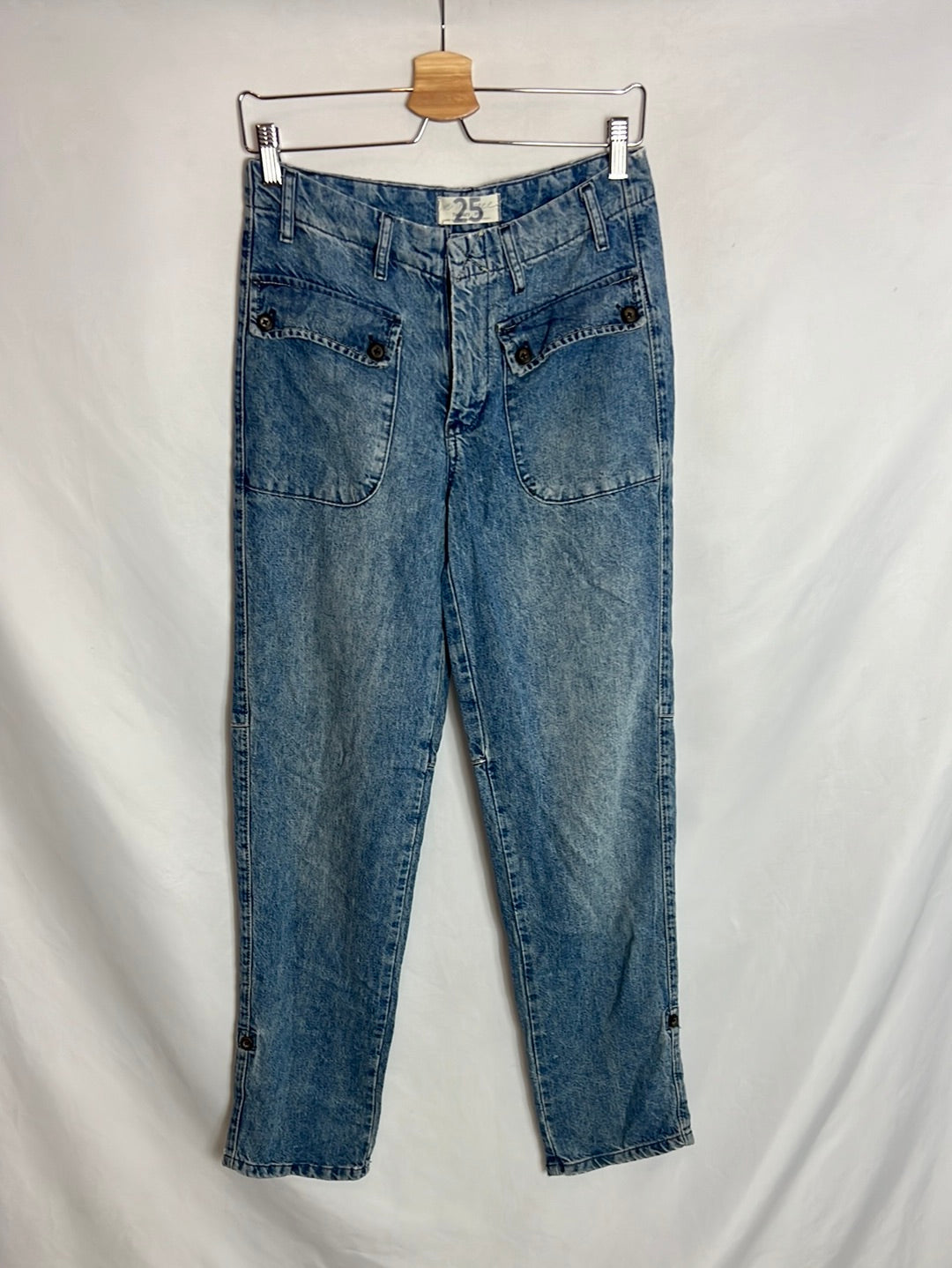 FREE PEOPLE. Denim fluido efecto desgastado. T 25 (36)