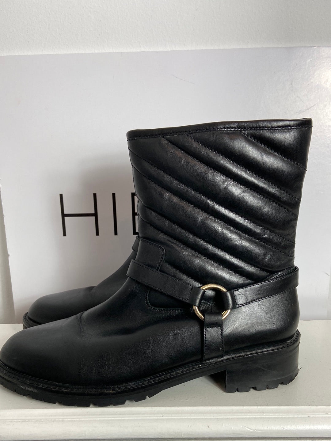 PEDRO DEL HIERRO. Botas negras de piel  T.41