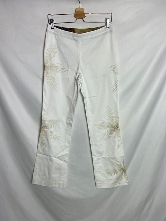 ROBERTO CAVALLI. Pantalón blanco bordados dorados. T 42 ( 40)