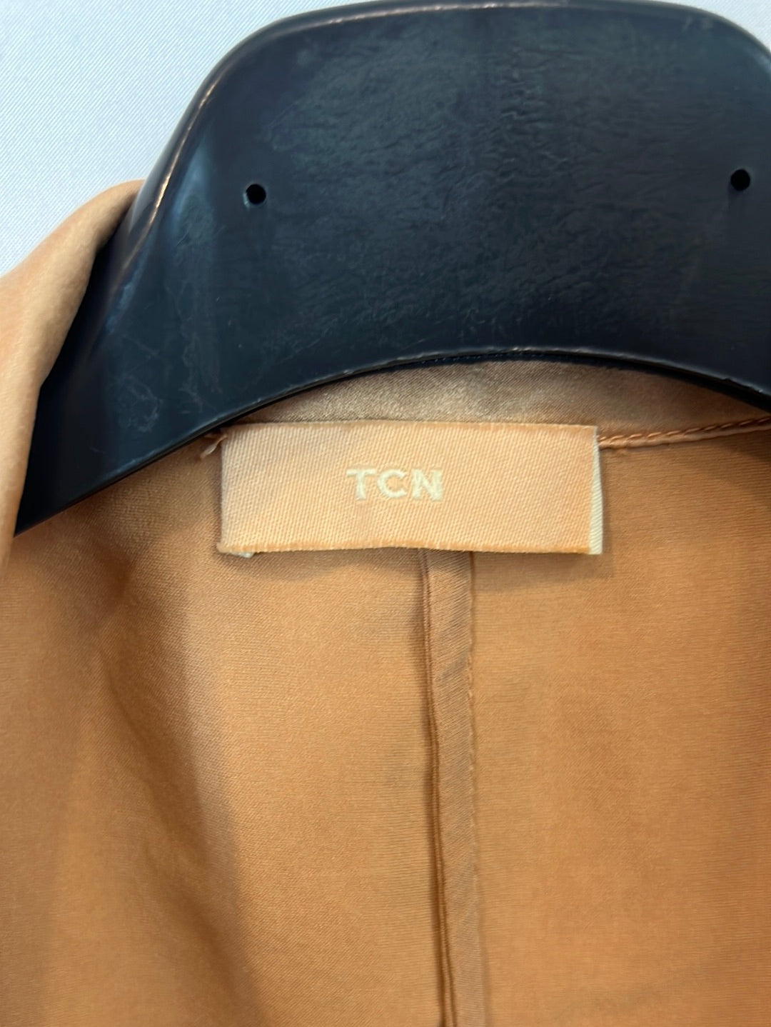 TCN. Blazer fluida seda camel. T M