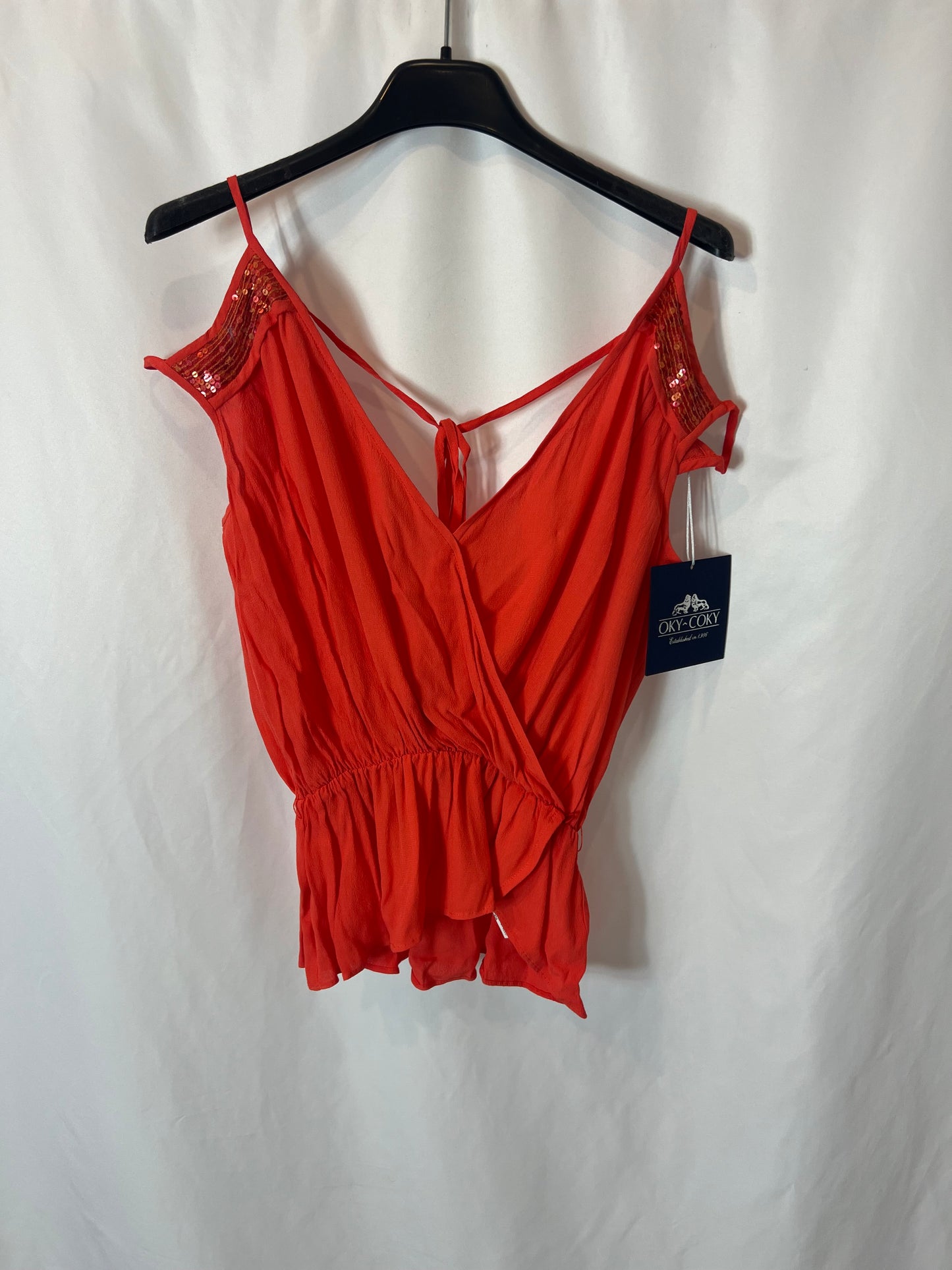 OKY COKY. Top rojo detalle lentejuelas T.38