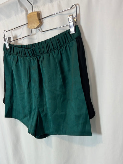 ALEXANDER WANG. Pantalón corto verde seda. T S