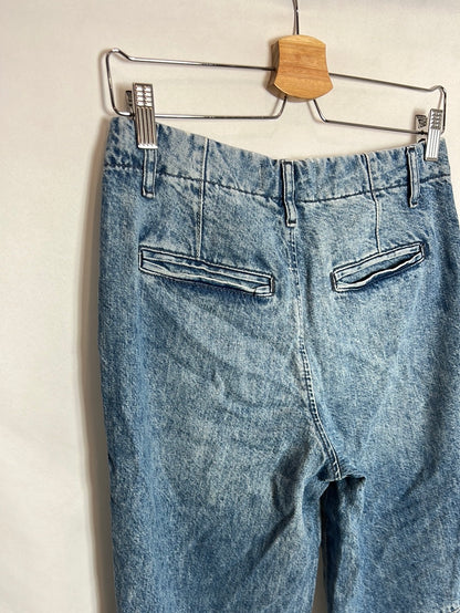 FREE PEOPLE. Denim fluido efecto desgastado. T 25 (36)