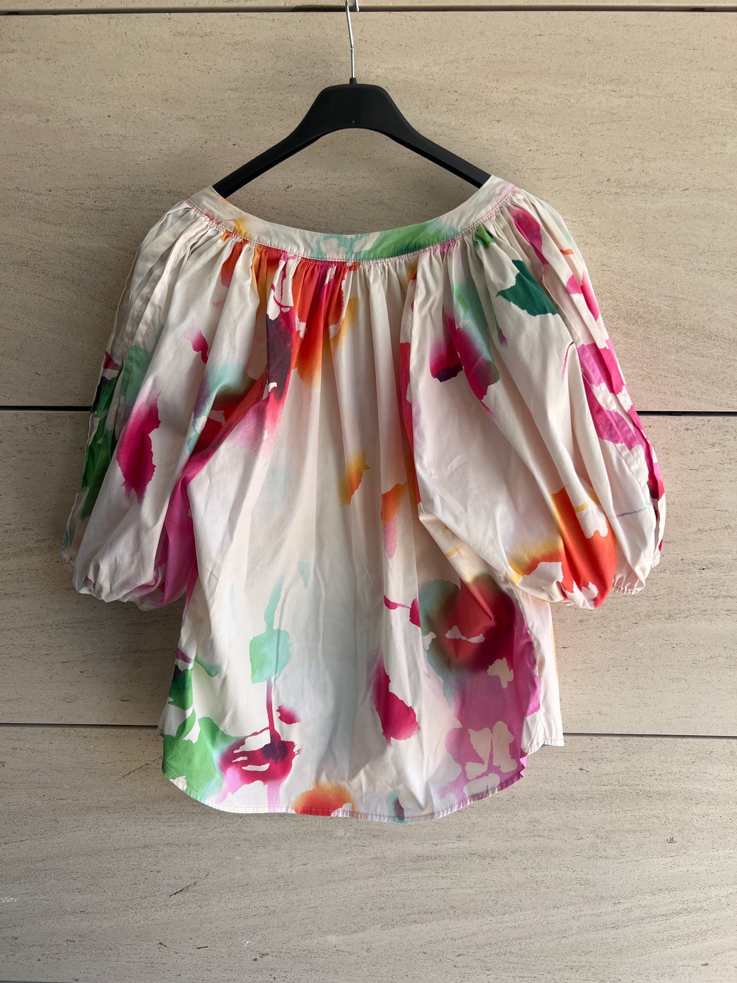 DIANE von FURSTENBERG. Blusa manga abullonada colores. T S/M