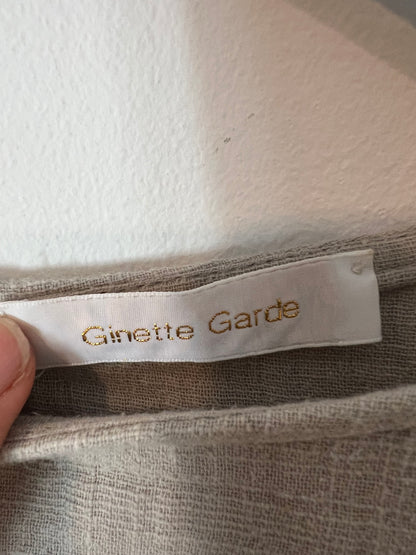 GINETTE GARDE. Blusa gris volantes T.s