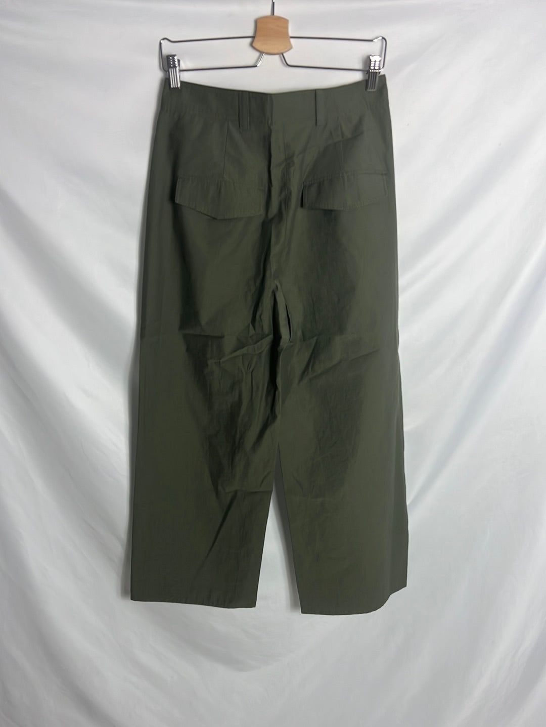 ZARA. Pantalón culotte verde textura. T S