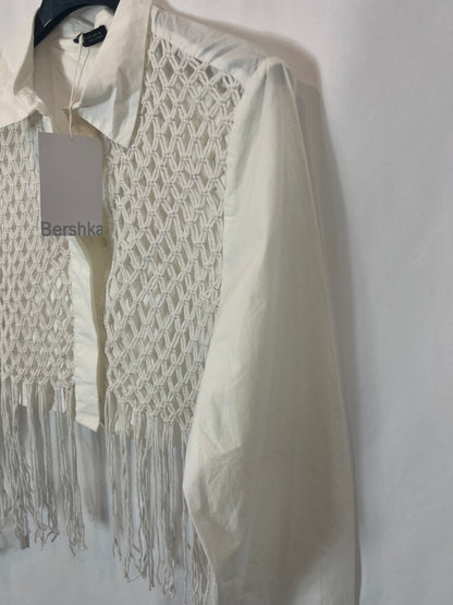 BERSHKA. Camisa crop blanca detalles. T S