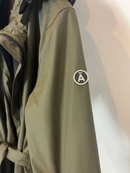 TANTÄ. Chaqueta impermeable 3/4 verde oscuro. T 38