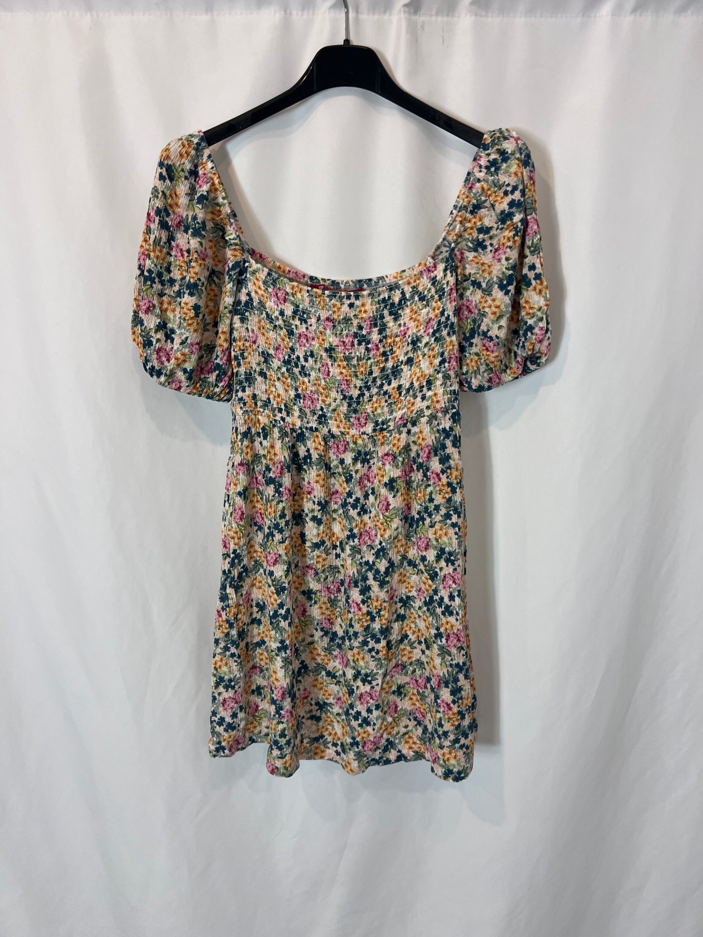 OTRAS. Vestido corto flores nido de abeja. T XS