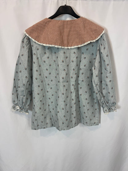 BIRINIT. Blusa azul estampada cuello bebé T.m