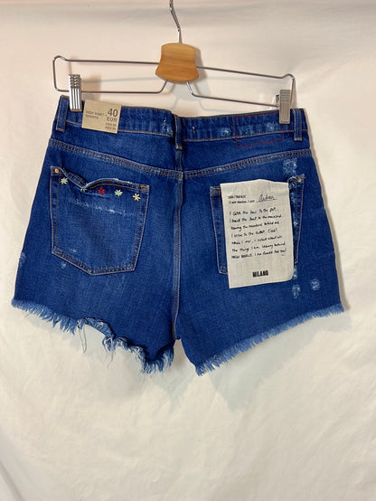 ZARA. Denim short bordados. T 40