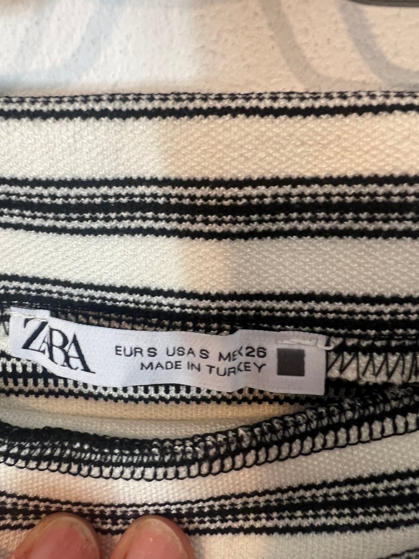 ZARA. Falda pantalón punto rayas  T.s