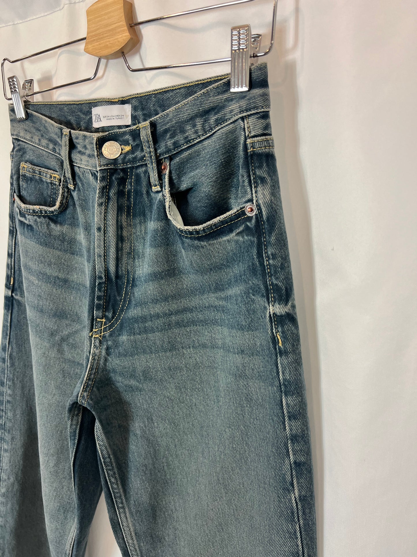 ZARA. Denim pata ancha efecto desgastado. T 34