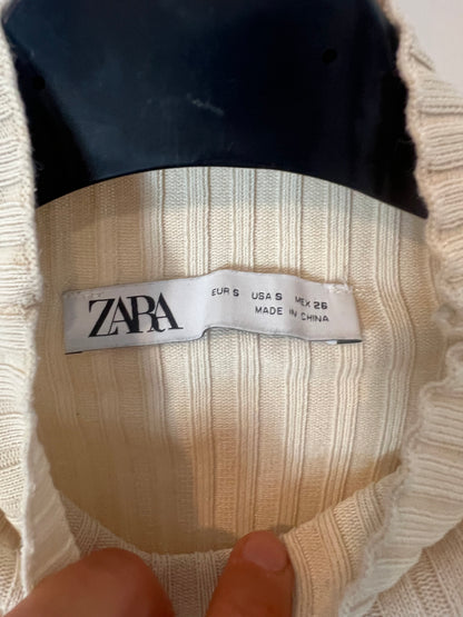 ZARA. Jersey beige canalé botones. T S