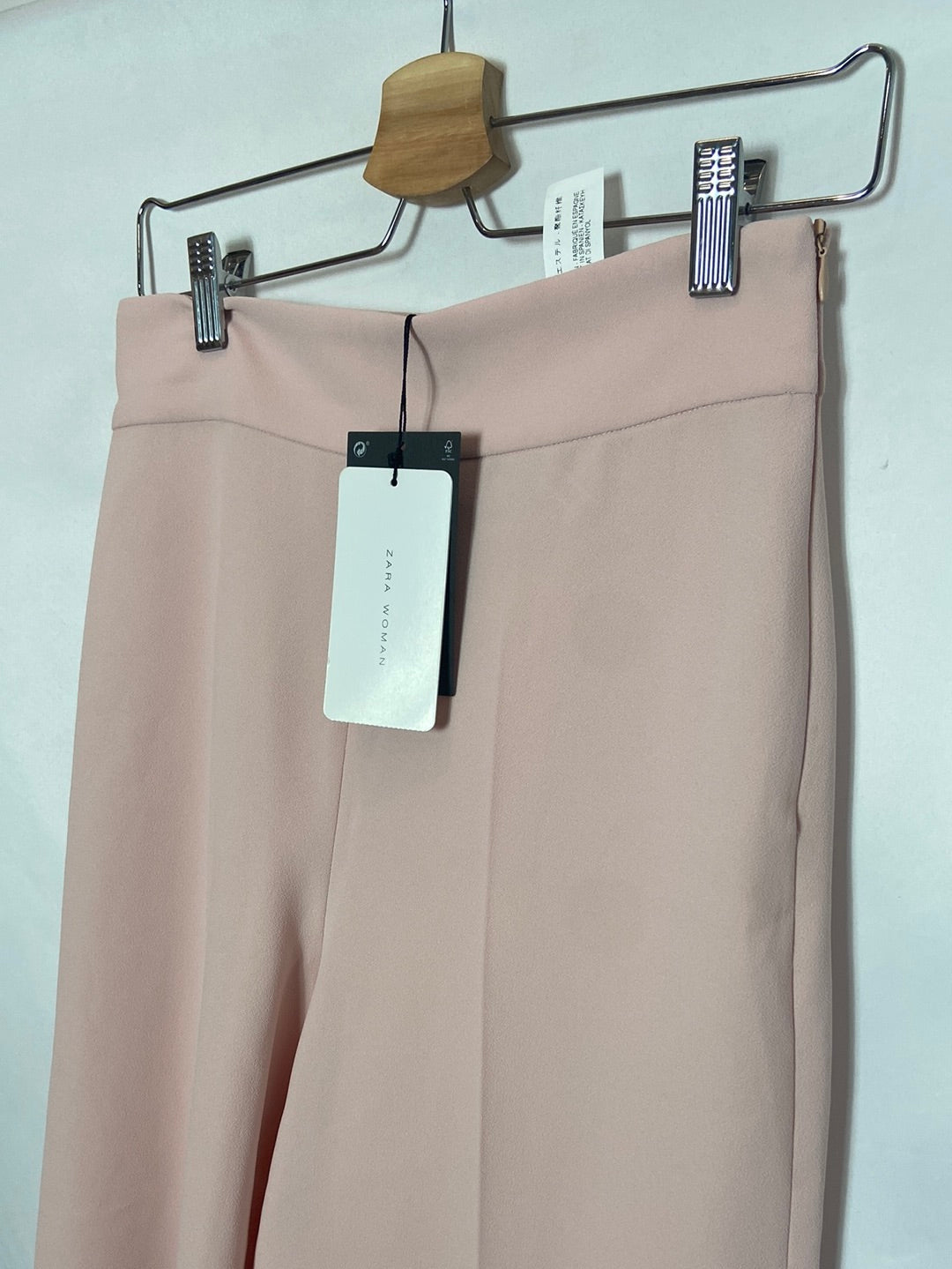 ZARA. Pantalón rosa pata ancha T.S