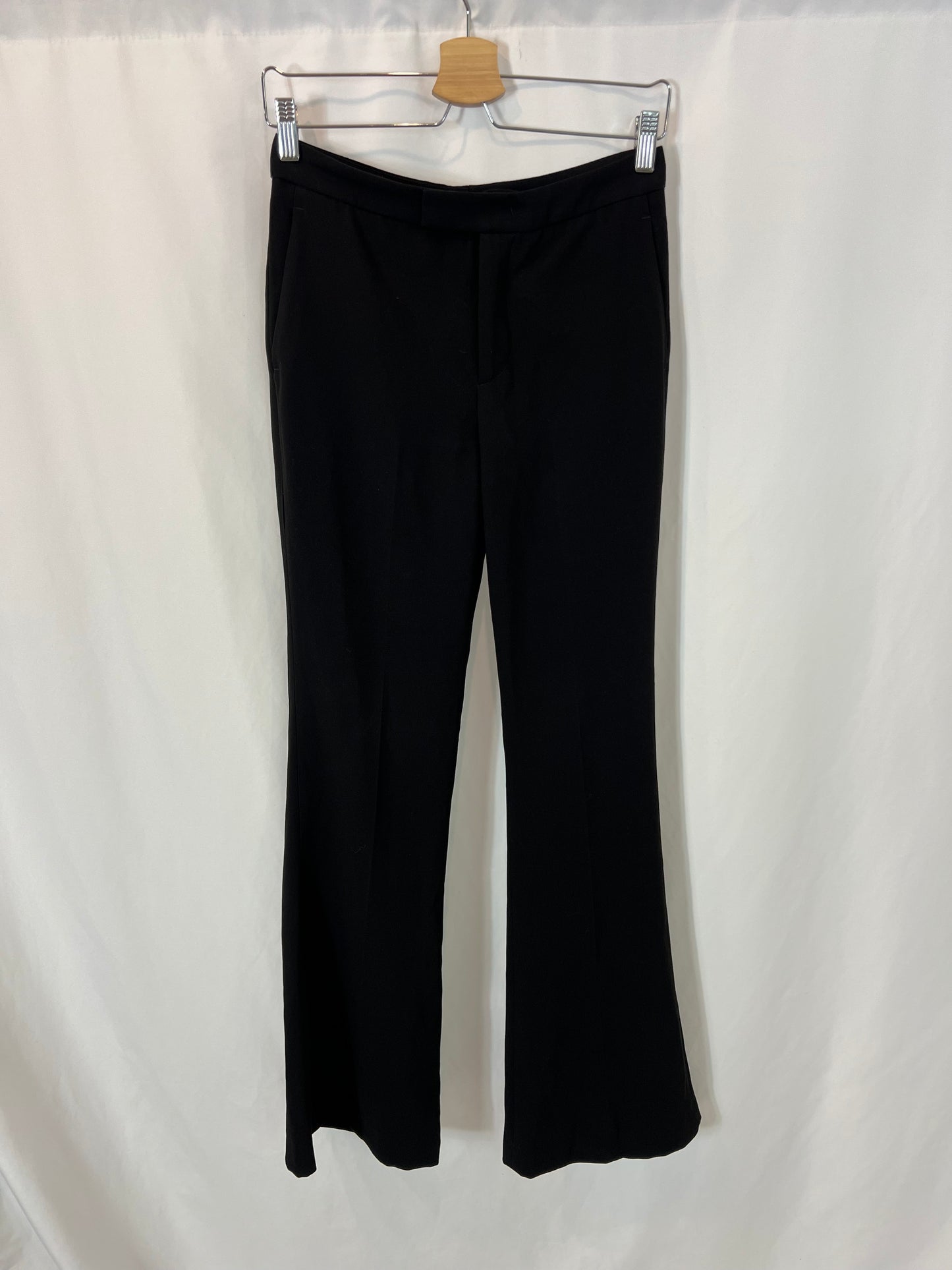 ZARA. Pantalón negro de campana T.s