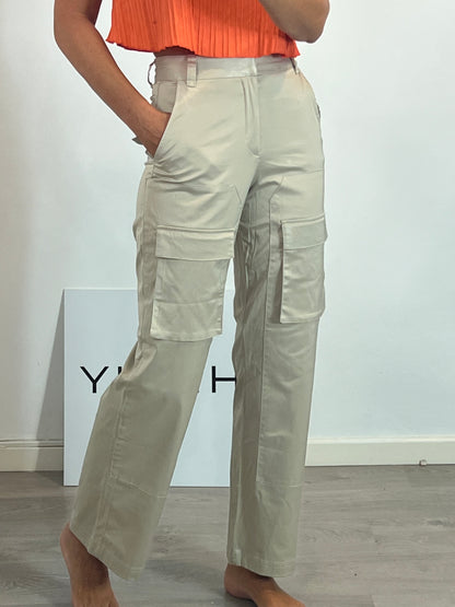 ZARA. Pantalón beige bolsillos. T XS