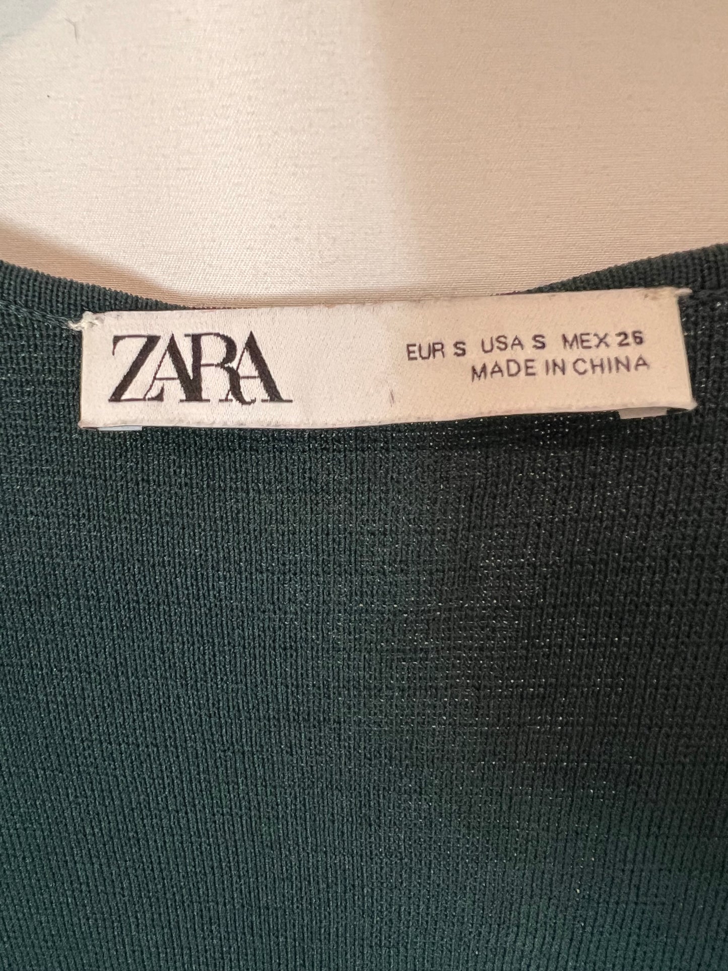 ZARA. Vestido punto verde T.s