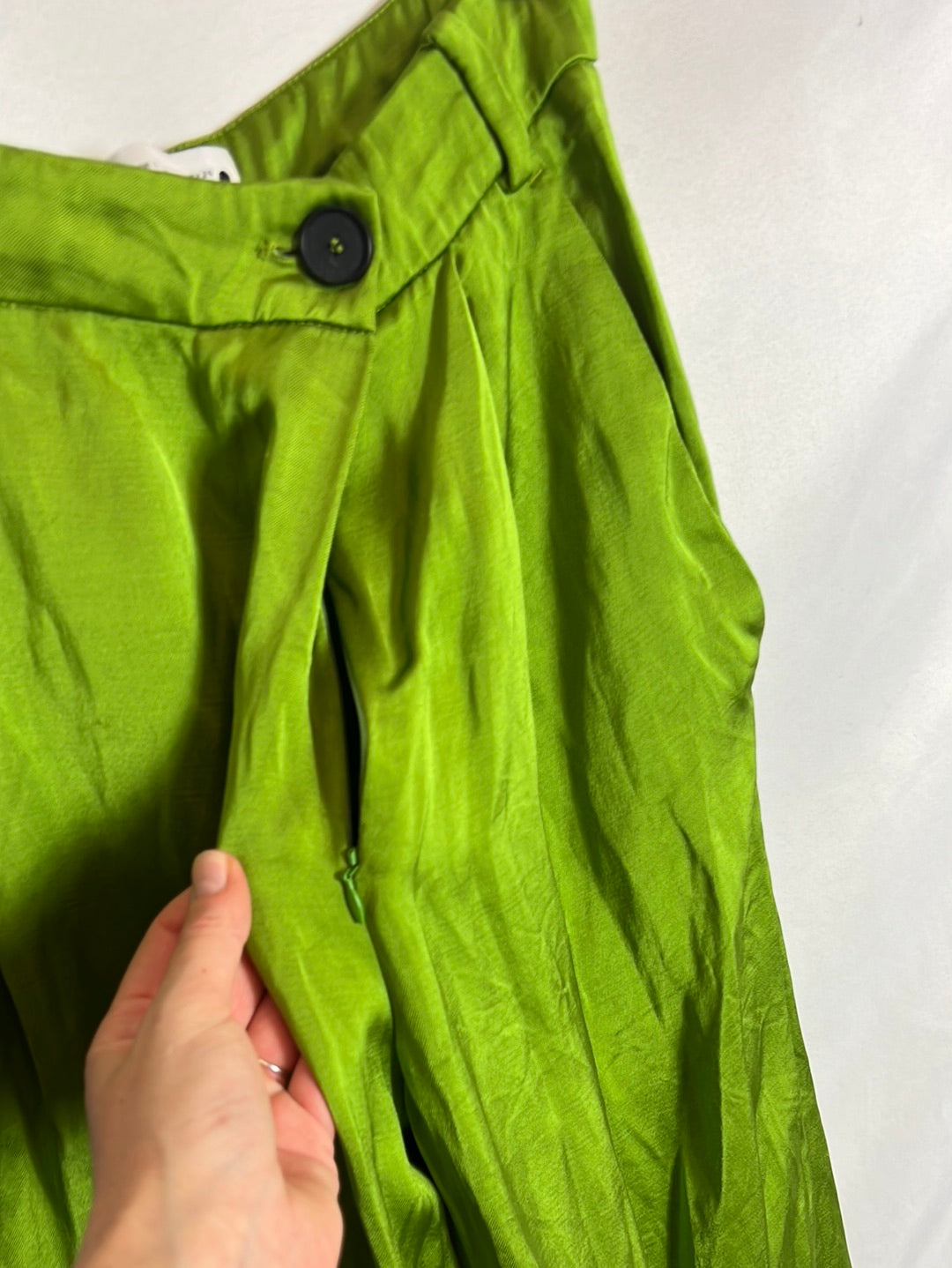 ZARA. Pantalón ancho verde satinado T.s