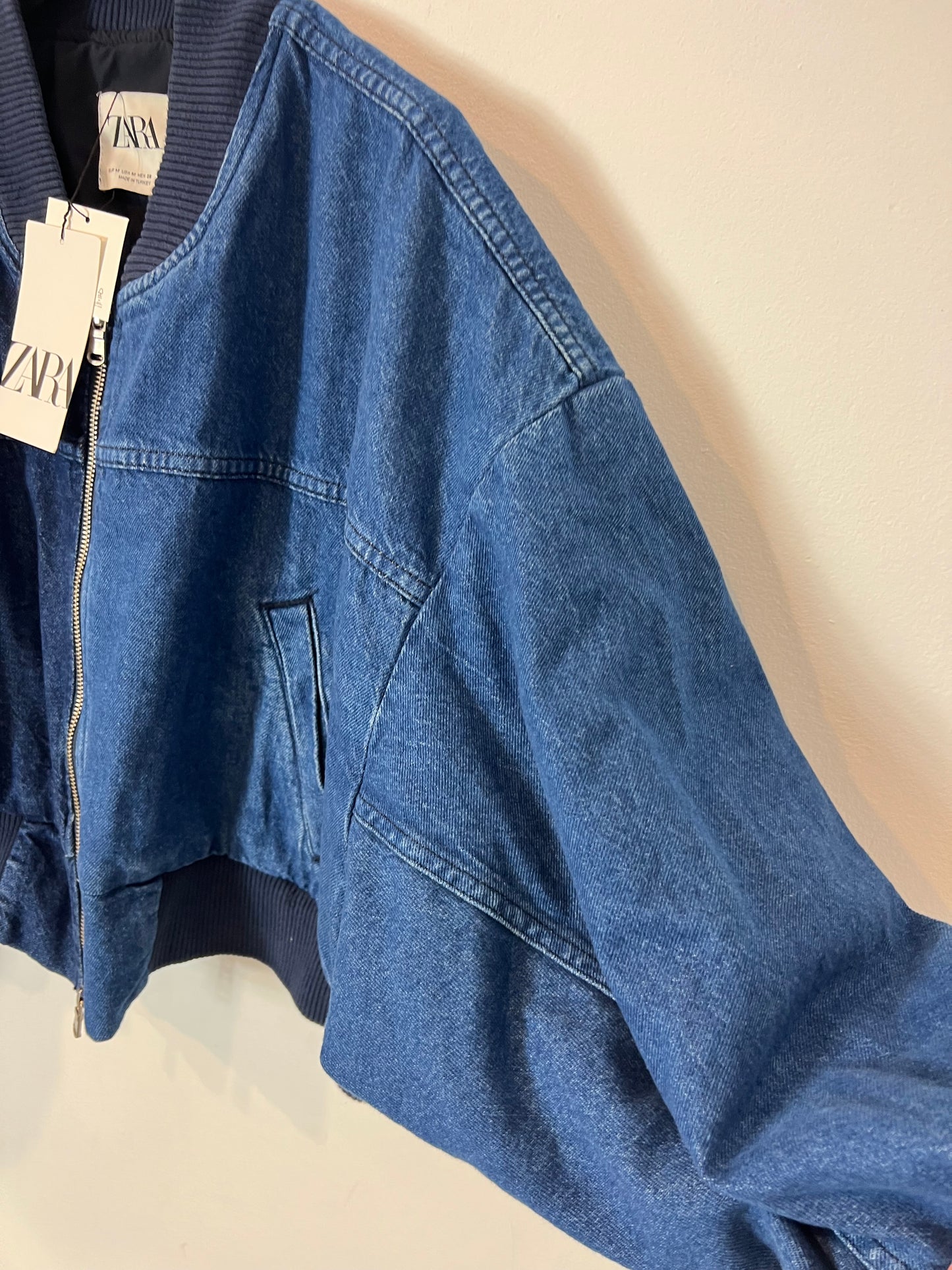 ZARA. Cazadora denim detalle manga. T M