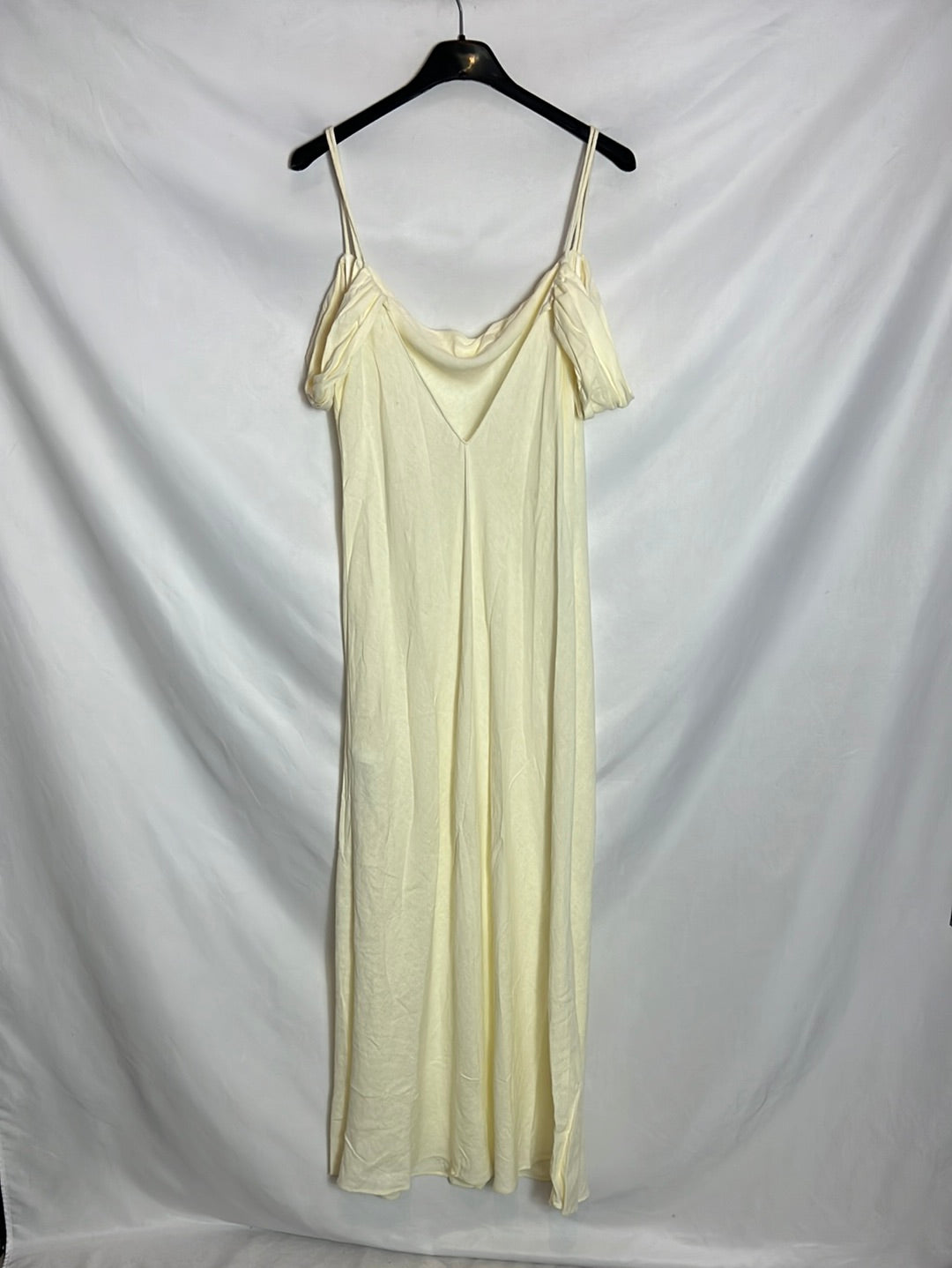 ZARA. Vestido tono pastel largo fluido.T M