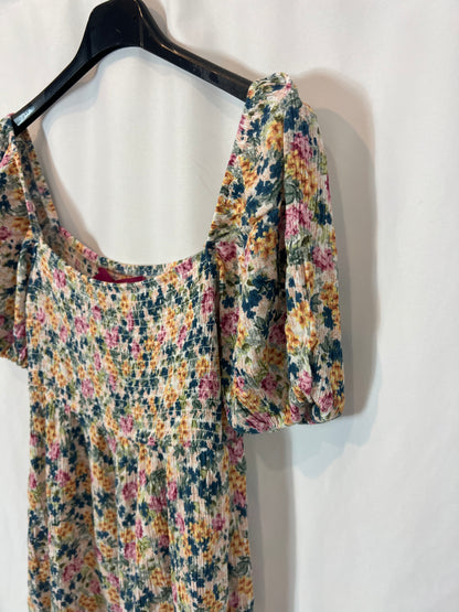 OTRAS. Vestido corto flores nido de abeja. T XS