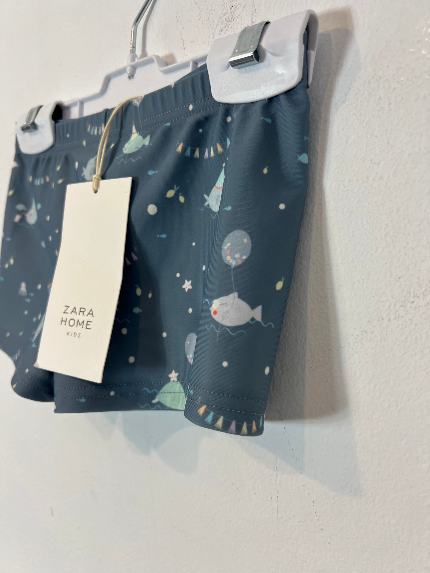 ZARA HOME. Bañador licra estampado. T 4-5 años