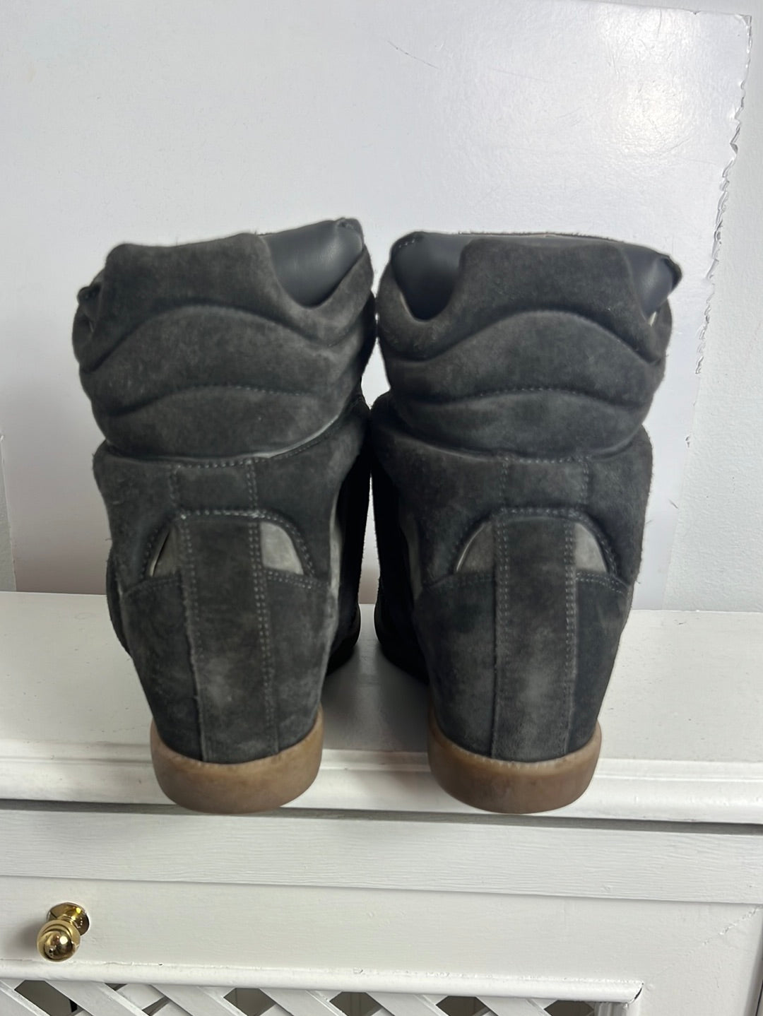 ISABEL MARANT. Zapatillas grises plataforma interior. T 40