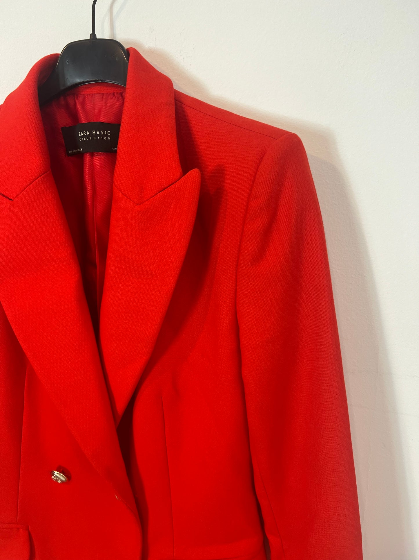 ZARA. Chaqueta roja botones dorados. T S