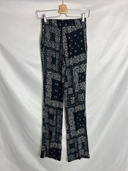 SCALPERS. Pantalón fluido azul oscuro estampado . T S