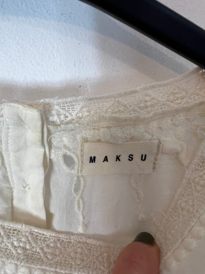 MAKSU. Vestido beige bordado y troquelado encajes T.s