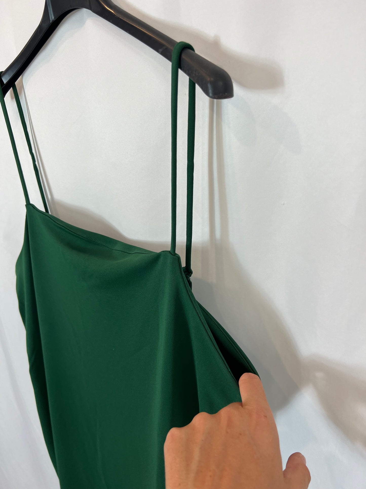 H&M. Vestido midi verde oscuro. T M