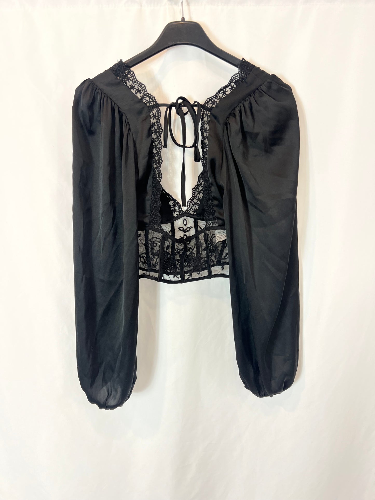 ZARA. Top negro satinado y encaje. T S