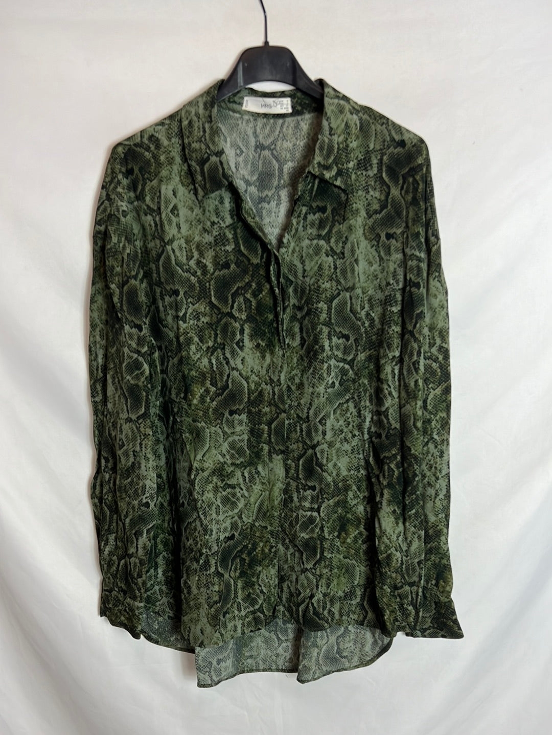 MANGO. Blusa verde animal print. T S