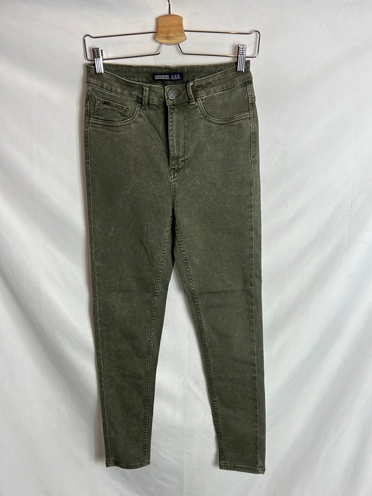 ZARA. Denim pitillo verde efecto desgastado. T 40