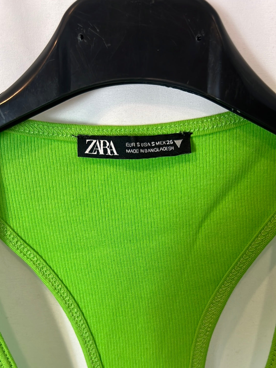 ZARA. Crop top verde canalé. T S