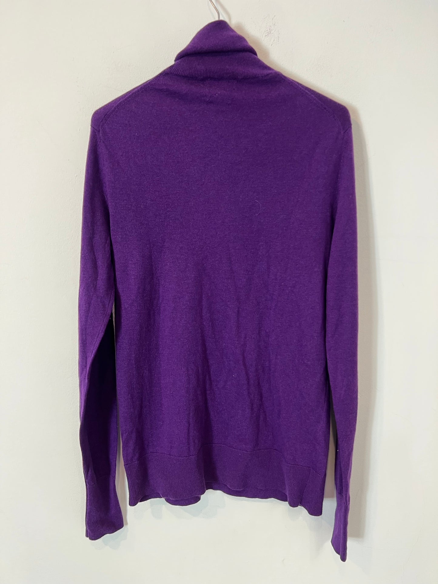 MASSIMO DUTTI. Jersey morado cuello alto con lanaT.m