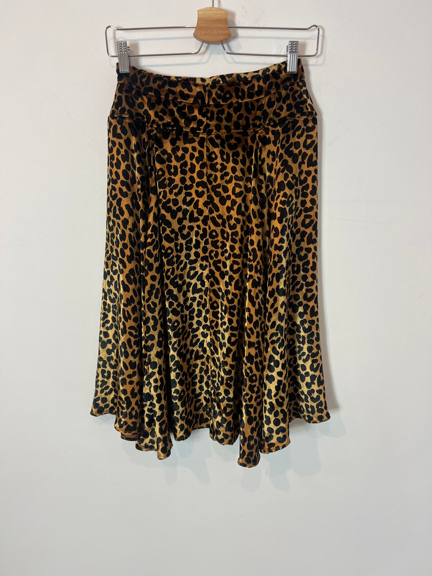 OTRAS. Falda midi terciopelo animal print. T XS