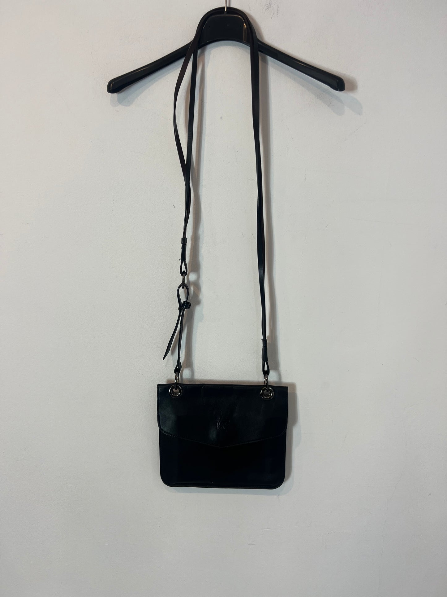 MART BAG. Bolso plano piel negro