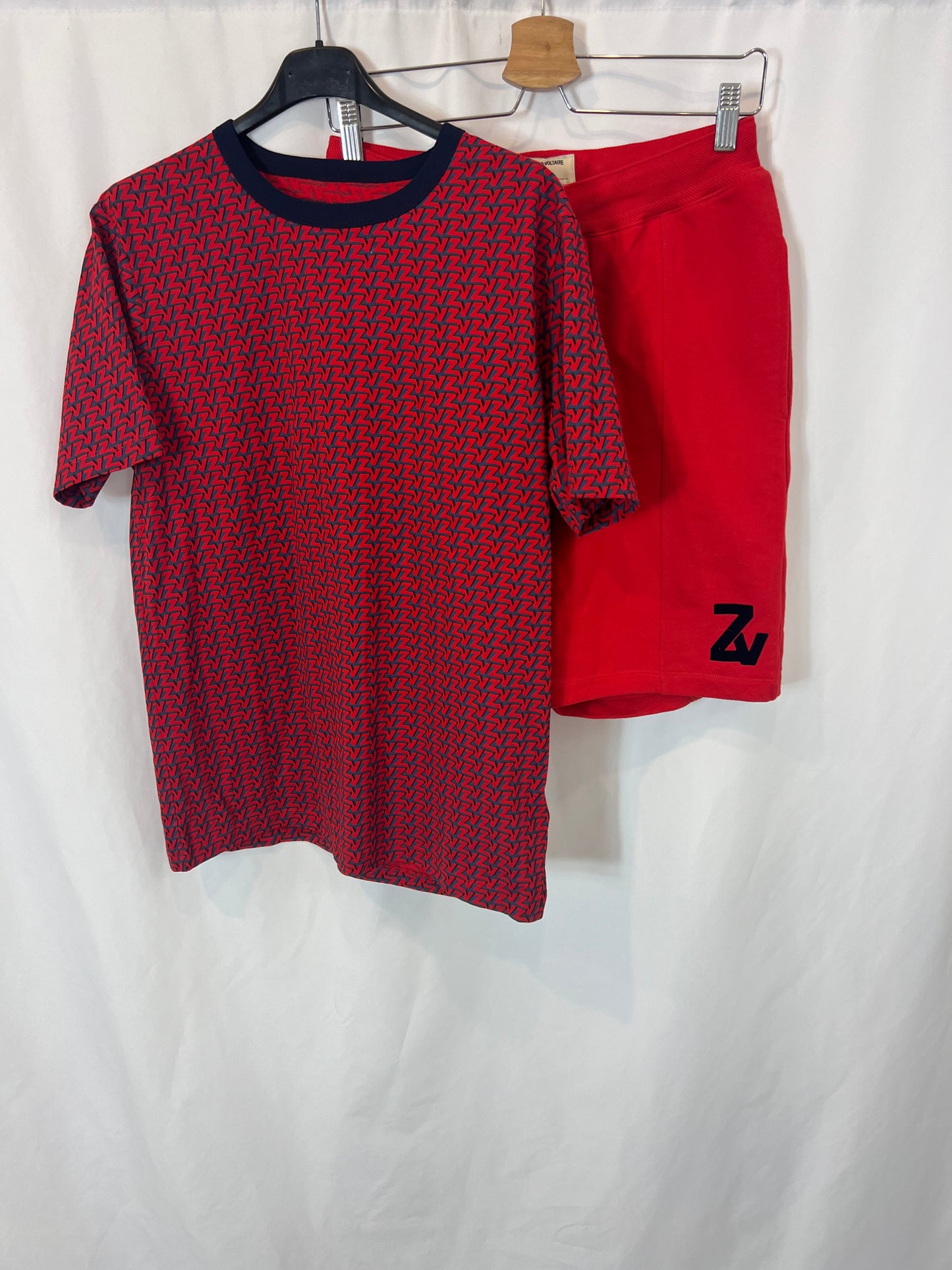 ZADIG&VOLTAIRE. Conjunto camiseta y bermuda rojas. T 16 años