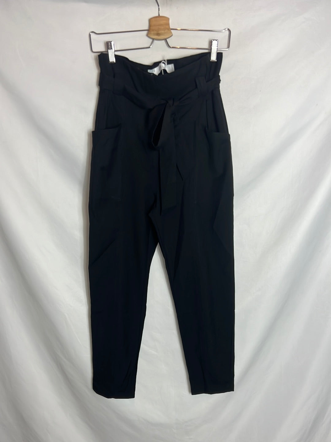 IRO. Pantalón negro cintura alta. T 34