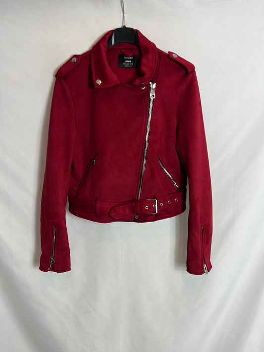 BERSHKA. Biker antelina roja oscuro. T M