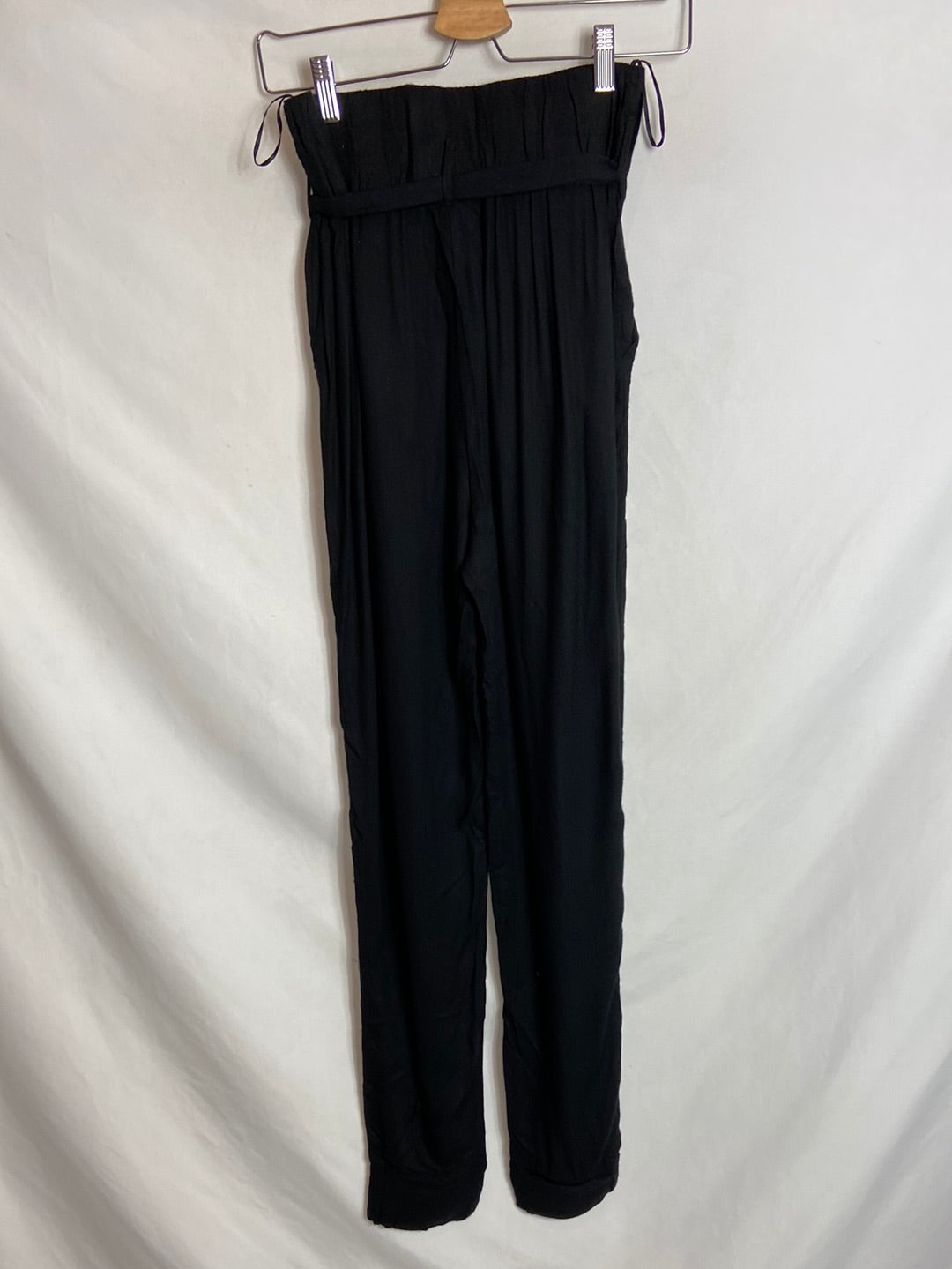 ZARA. Pantalón fluido negro T.M